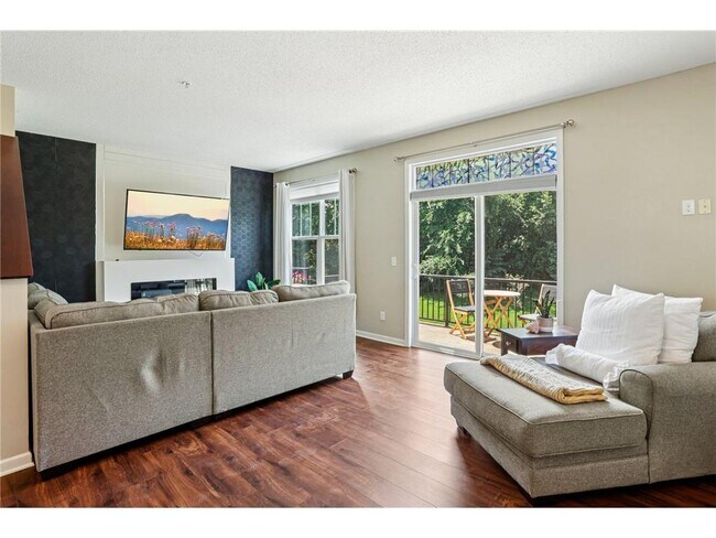 Foto del edificio - 8257 Norwood Ln N