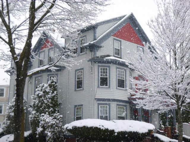 Building Photo - 194 Rochambeau Ave