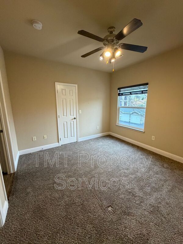 Building Photo - 8434 Walerga Rd