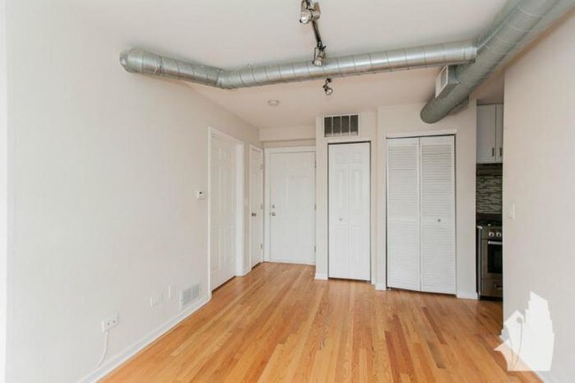 Foto del edificio - 2 bedroom in Chicago IL 60625
