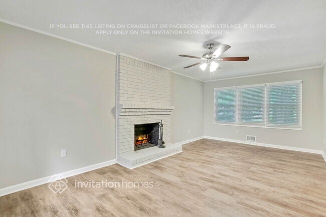 Foto del edificio - 5747 Woodland Dr