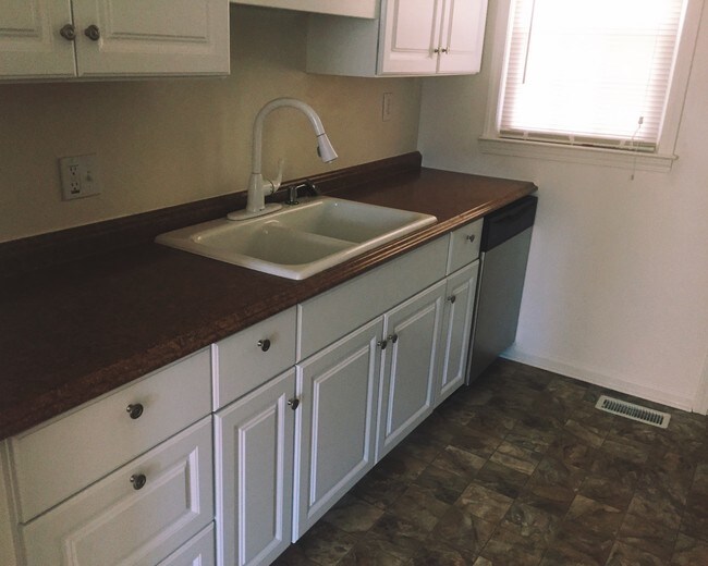 Kitchen - 75 Rebecca Ln