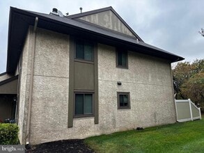 Building Photo - 137 Hampshire Dr