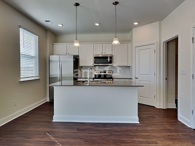Building Photo - 515 Plumeria Ln