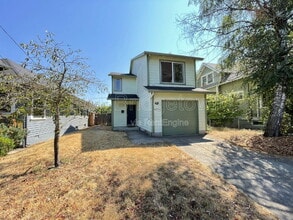 Building Photo - 4704 NE 28th Ave