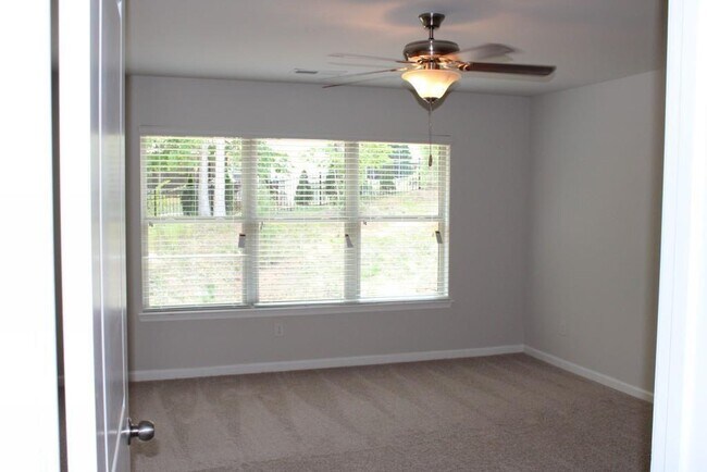 Foto del edificio - 5605 Warmstone Ln