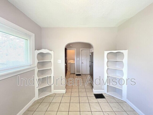 Building Photo - 433 N Bradley Ave