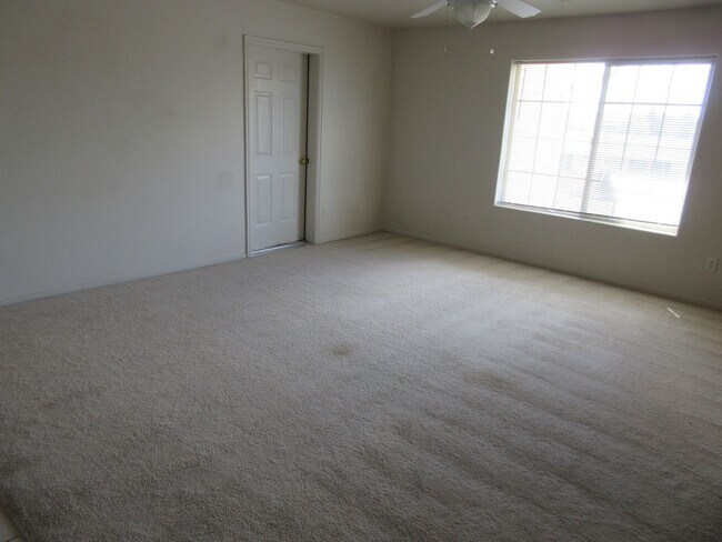 Foto del edificio - Move-In Discount -- 2 bedroom - 2 bath With Garage!