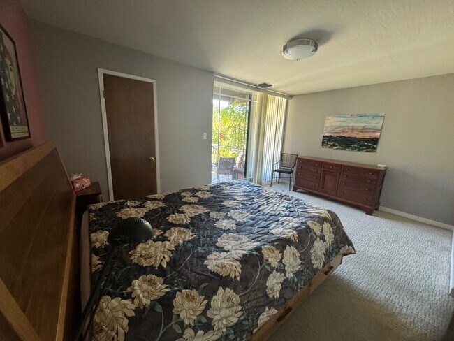 Foto del edificio - STUNNING NEWLY REMODELED CONDO WITH POOL &...