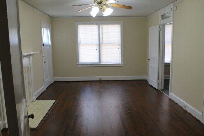 Building Photo - 2 Bedroom/ 1 Bath Apartment in Shandon