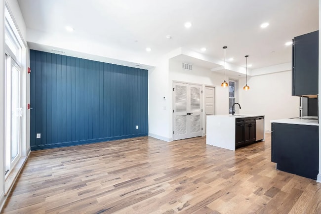 Building Photo - 2229 N 33rd St