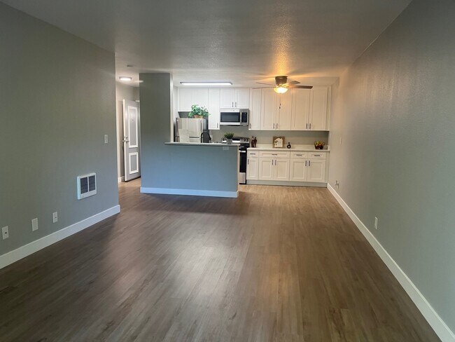 Foto del edificio - 941 Lewelling Blvd