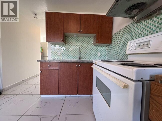 Photo du bâtiment - 232xx Dewdney Trunk Rd