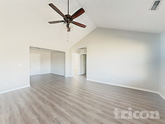 Building Photo - 901 Laramie Ct