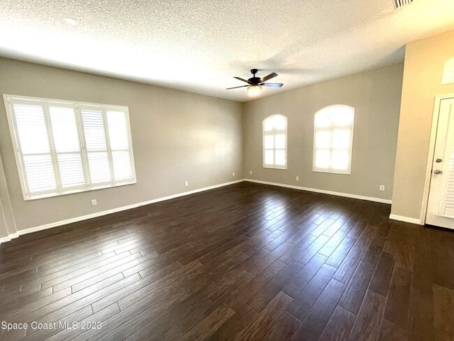 Building Photo - 1600 Tailfeather Ct