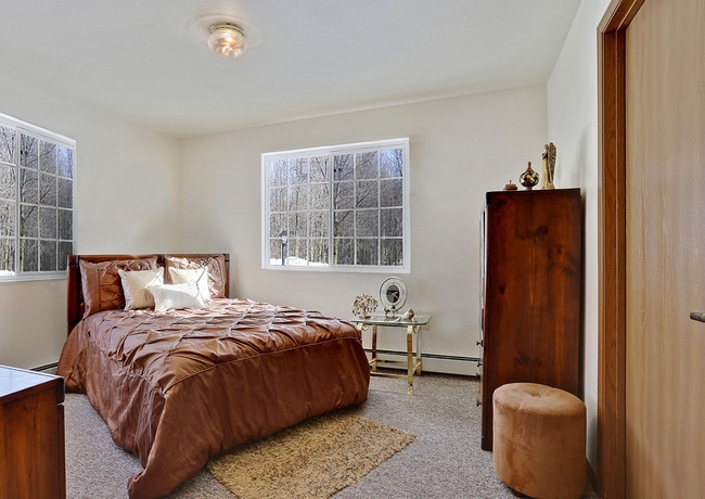 Large Bedrooms - Yorkshire Lane Apartments in Manitowoc, WI