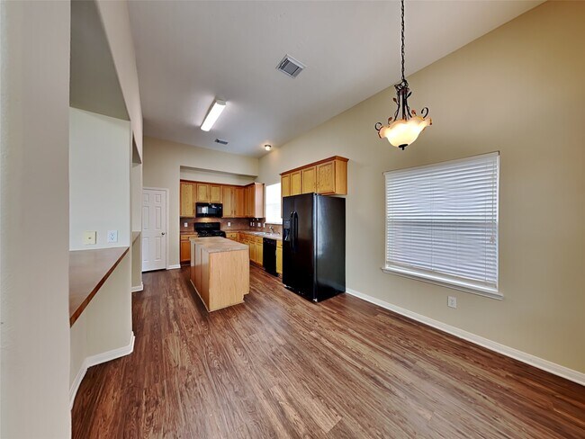 Foto del edificio - 4919 Chase Wick Dr