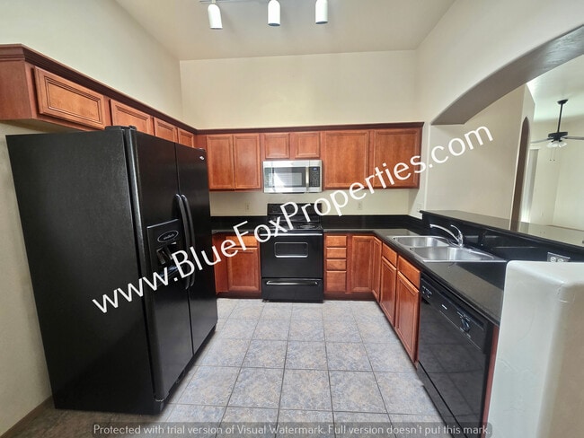 Building Photo - 5541 N Silver Stream Way