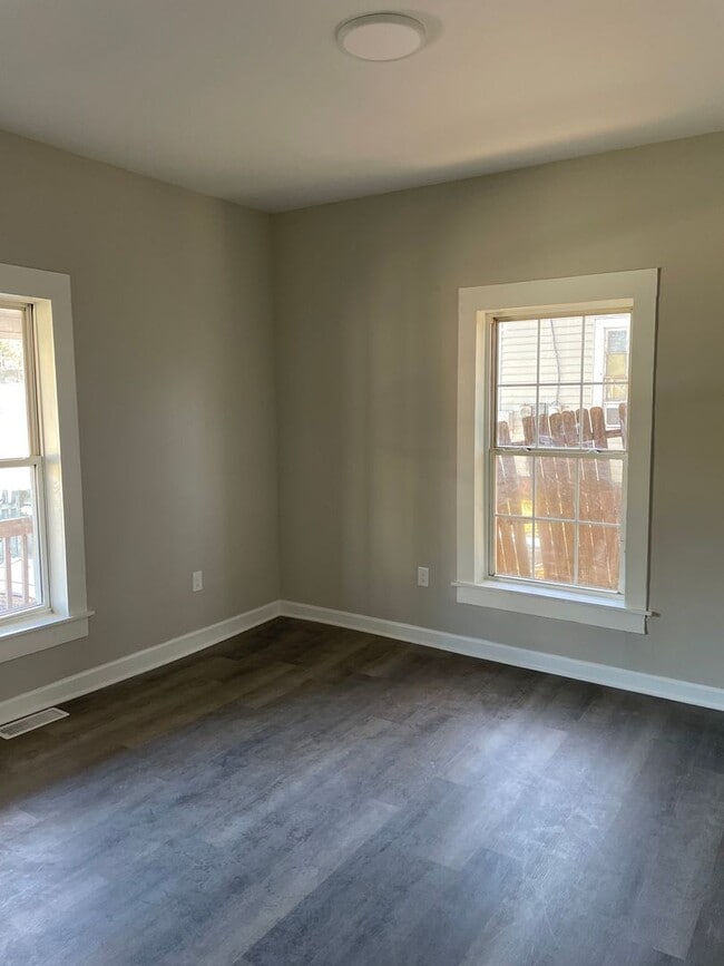 Photo - 628 Goldfloss St House