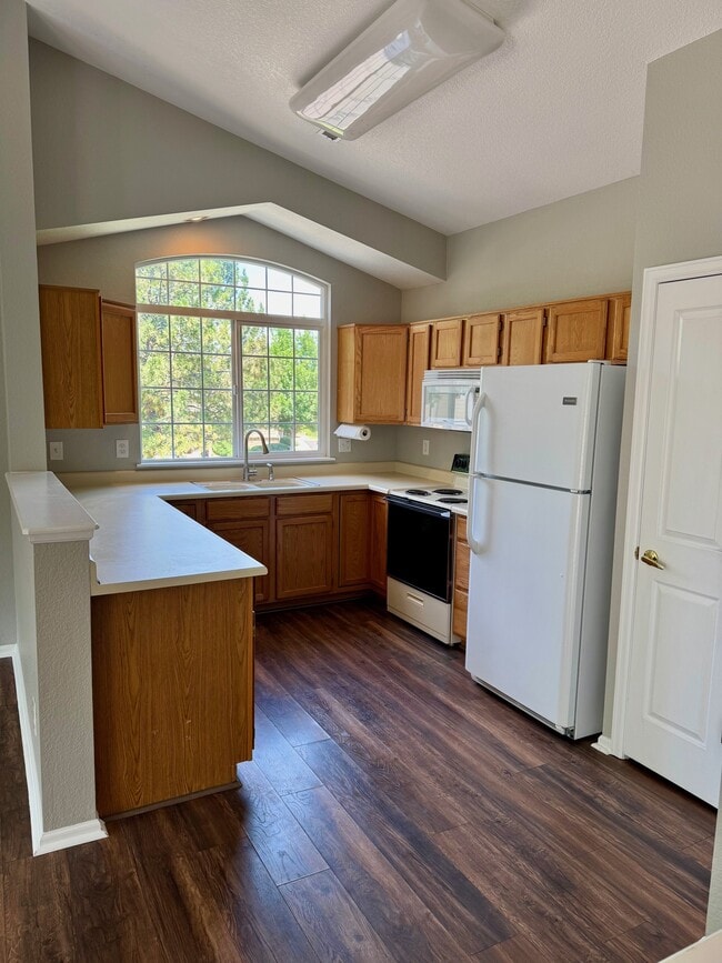 Building Photo - 9697 Independence Dr
