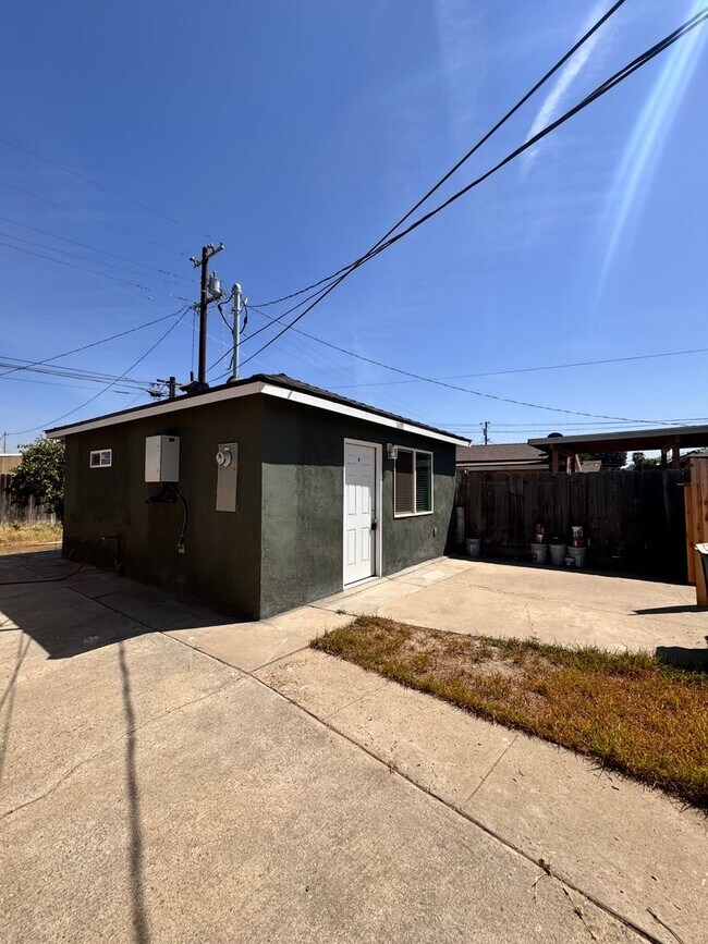 Foto del edificio - 1400 El Rancho Dr