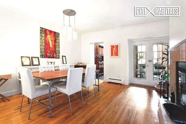 Building Photo - 17 W 68th St