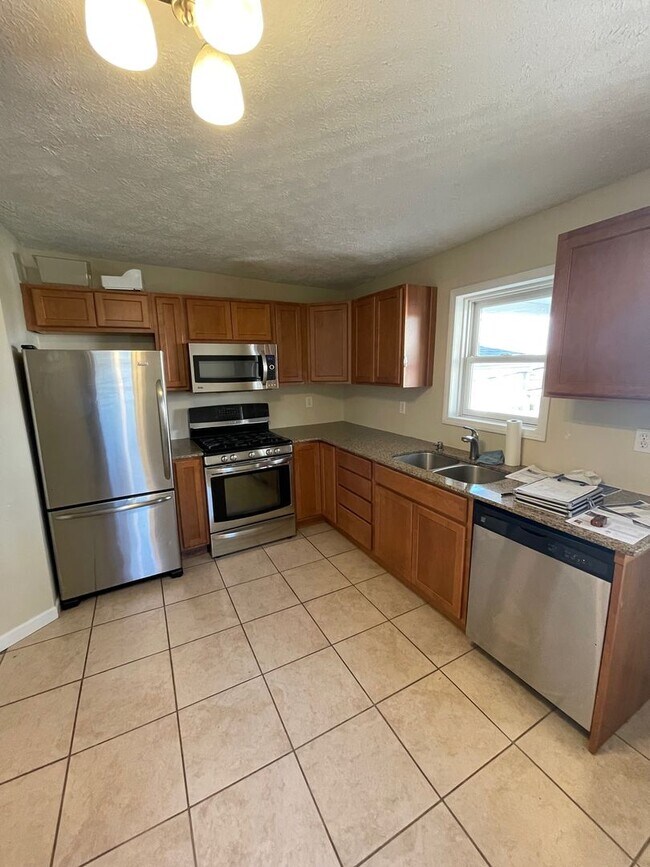 Foto del edificio - 3 Bedroom, 2 Bathroom in the South Side Sl...