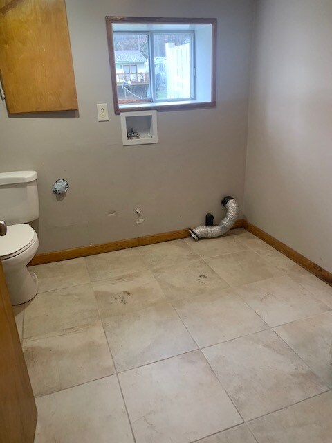 Laundry - 1805 Pinewood Dr