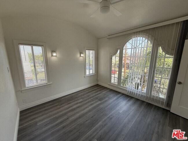 Building Photo - 1462 W 36th St