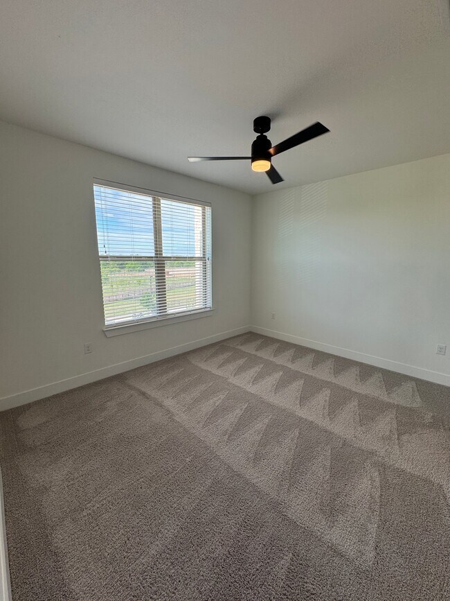 Foto del edificio - 2343 Portman Ave