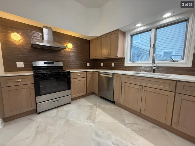 Foto del edificio - 3706 N Wilton Ave