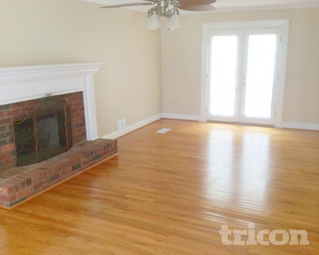 Foto del edificio - 822 Weatherwood Trce