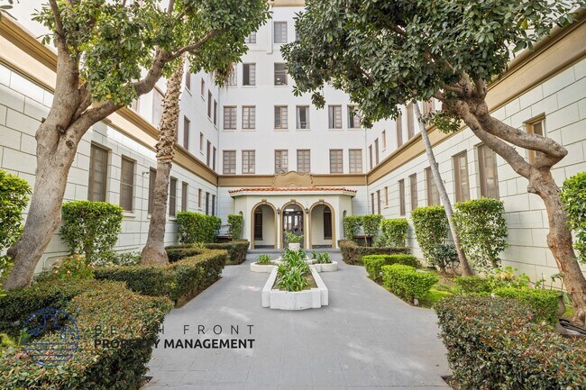 Foto del edificio - 418 S. Normandie Ave.