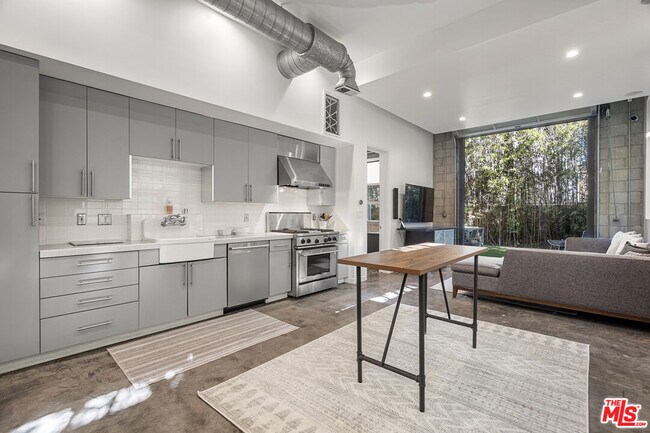 Foto del edificio - 710 Orlando Ave