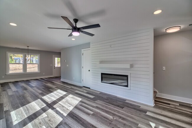 Building Photo - 209 Lynch Ln