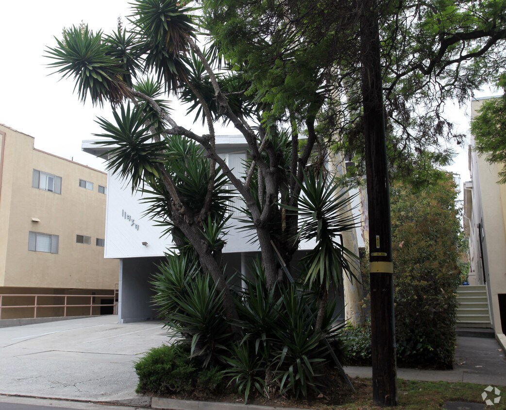 Building Photo - 11939 Kiowa Ave