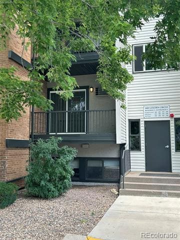 Building Photo - 1400 Golden Cir