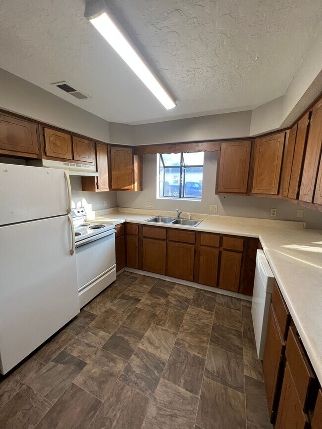 Foto del edificio - 2 BD, 2 BA Desirable Duplex in Martin!