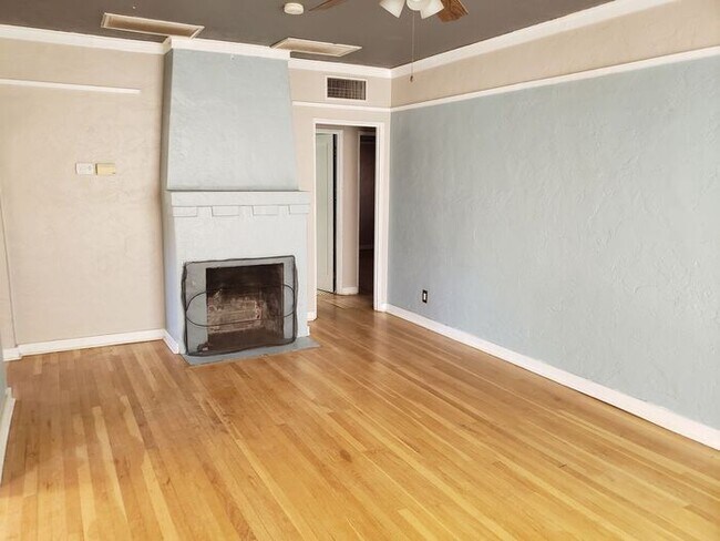 Foto del edificio - Beautiful 3 bedroom 2 bath private home lo...