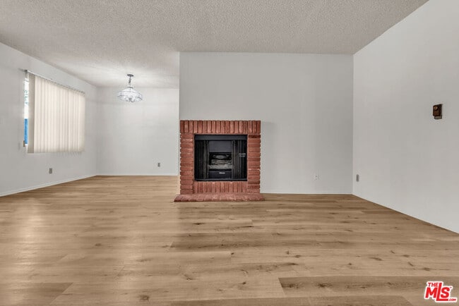 Foto del edificio - 2469 Purdue Ave