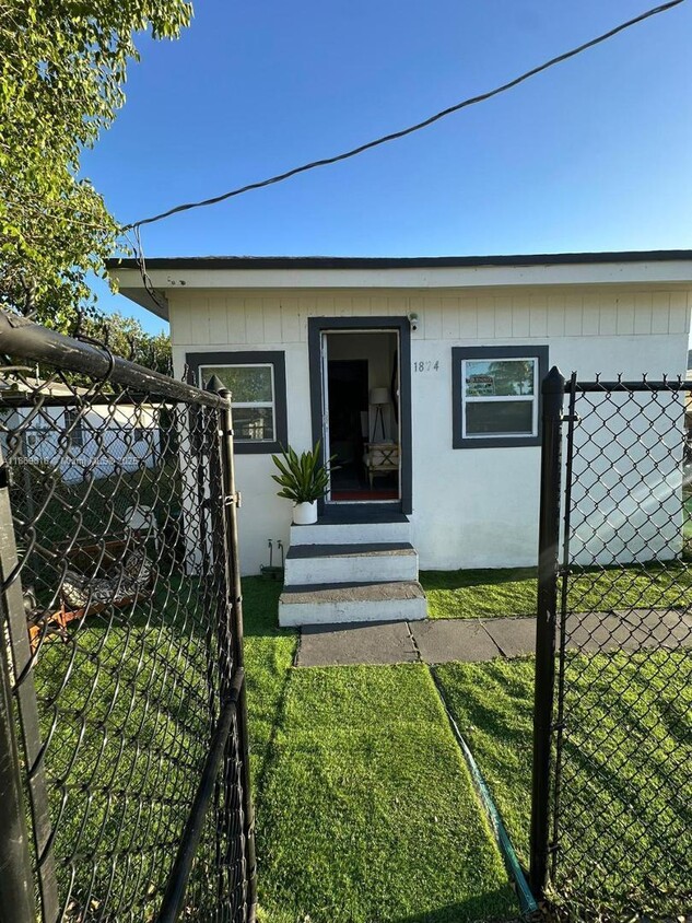 Foto principal - 1874 NW 65th St