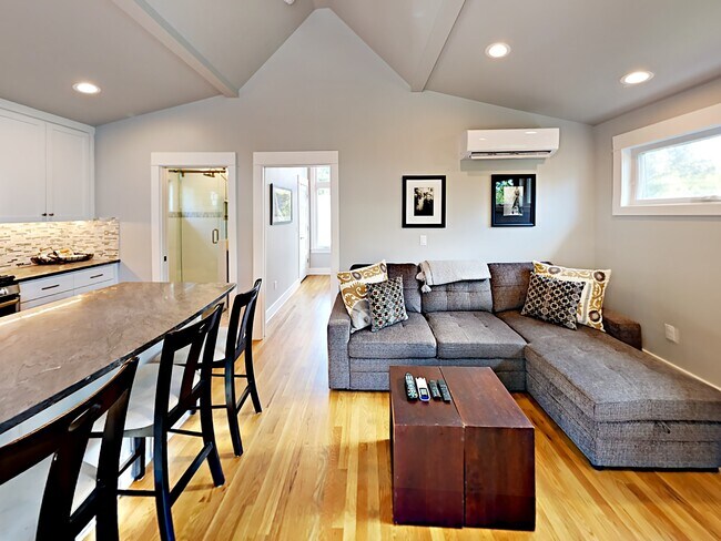 Foto del edificio - 2206 Iva Ln