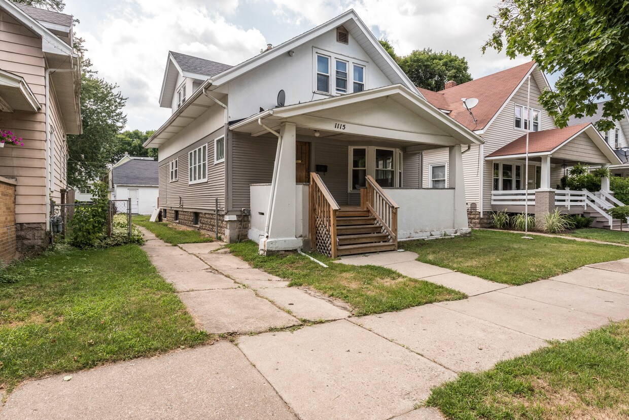 Primary Photo - 1115 Powers Ave NW