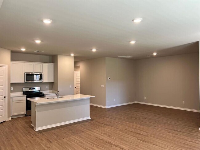 Building Photo - 2908 Firefly Dr