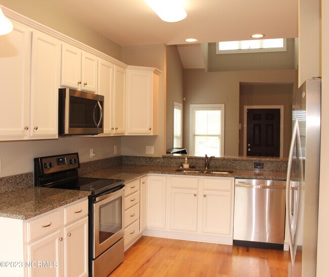 Building Photo - 16 Cypress Cir