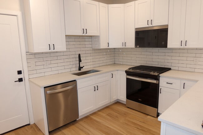 Building Photo - 116 Van Riper Ave