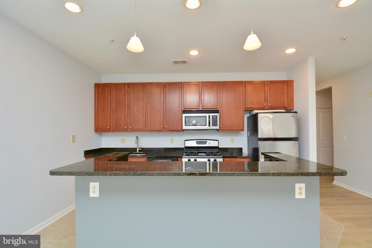 2665 Prosperity Ave Unit 104, Fairfax, VA 22031 Condo for Rent in