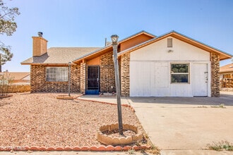 Building Photo - 1005 Southwestern Dr