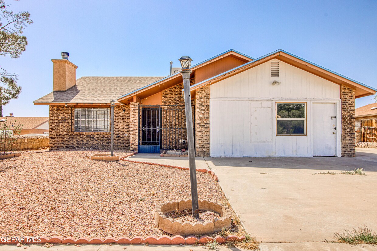 Primary Photo - 1005 Southwestern Dr