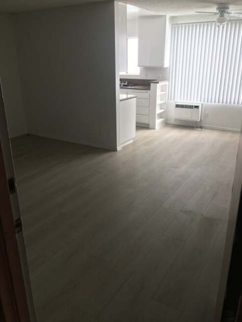 Sala de estar/comedor - Crenshaw Wilshire Apartments